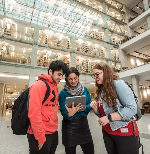 Students and Librarian in Thompson Library east atrium